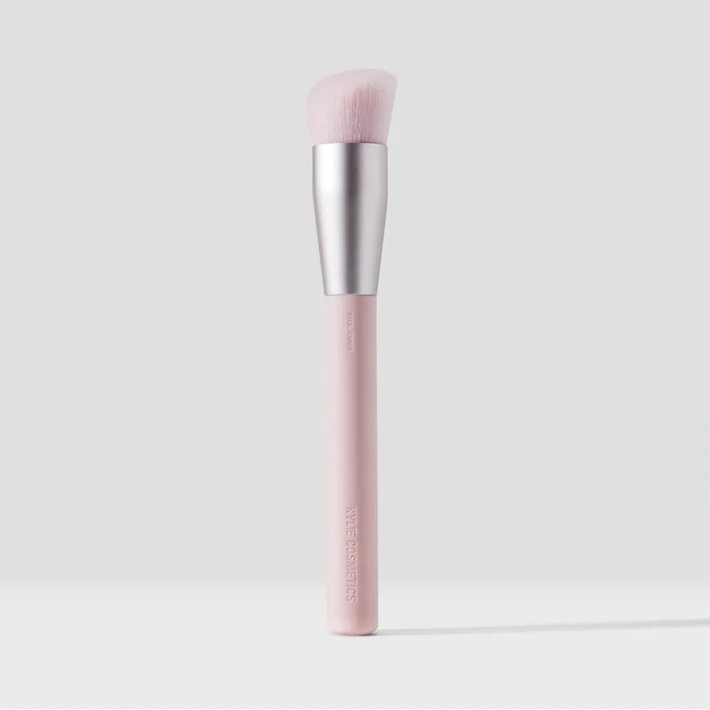Kylie Cosmetics Power Plush Foundation + Brush 01